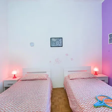 Center Big With Private Parking * Pula