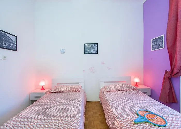 Center Big With Private Parking * Pula