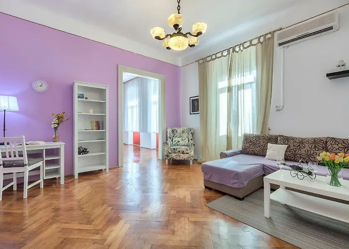 Center Big With Private Parking Daire *