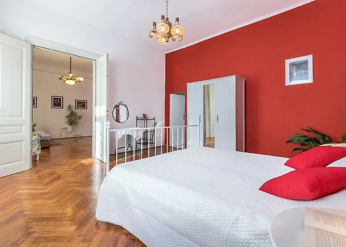 Center Big With Private Parking Pula