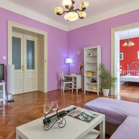 Center Big With Private Parking Apartman