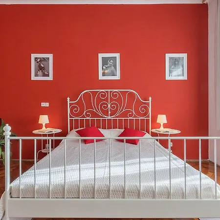 Center Big With Private Parking